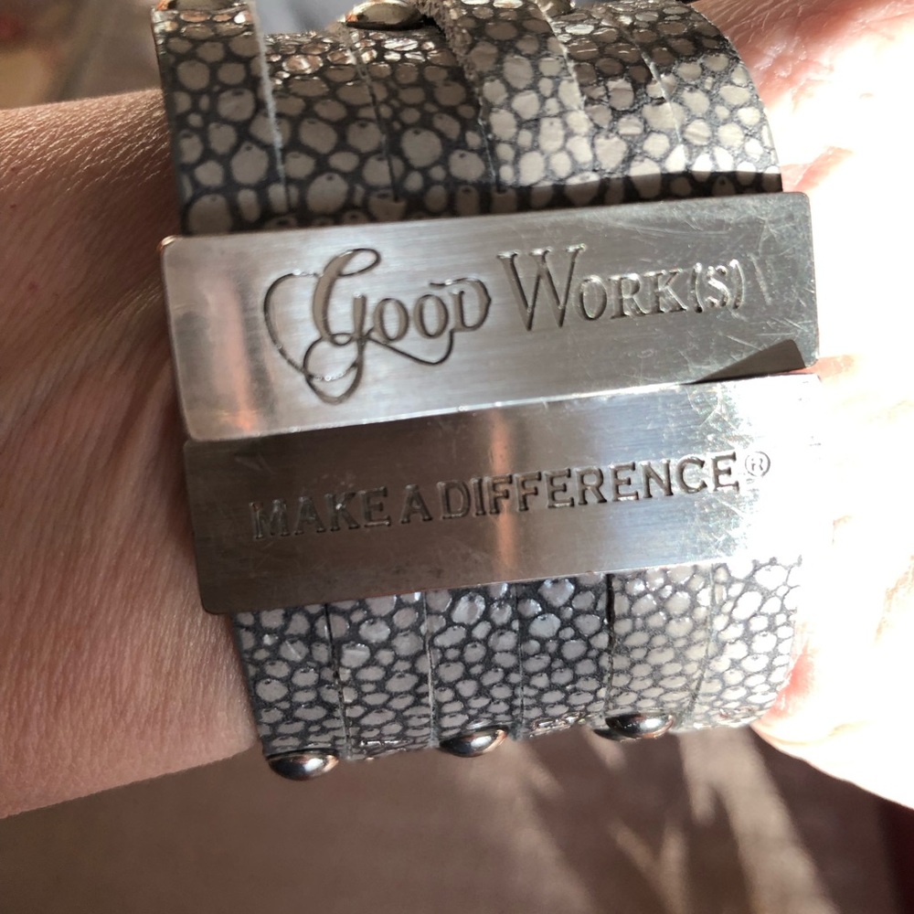 VINTAGE GOOD WISHES LEATHER MAGNETIC CUFF BRACELET - Picture 3 of 8
